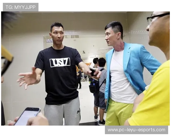 足坛巨星携手篮坛传奇同框合影展现跨界体育魅力与友谊