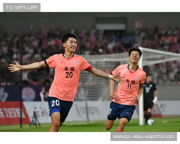 足球明星队服风采大赏 聚焦顶级球员的独特球场风格与个人魅力