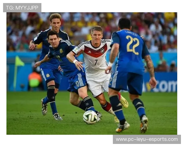 足球球星合影聚焦某位巨星 展现不一样的魅力与团队精神